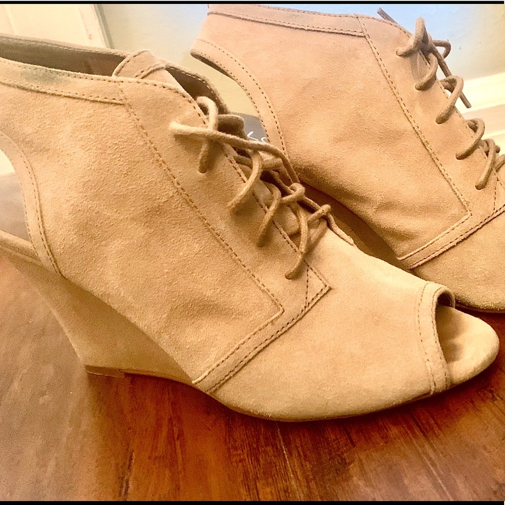 Open toe lace up oxford wedge, love these